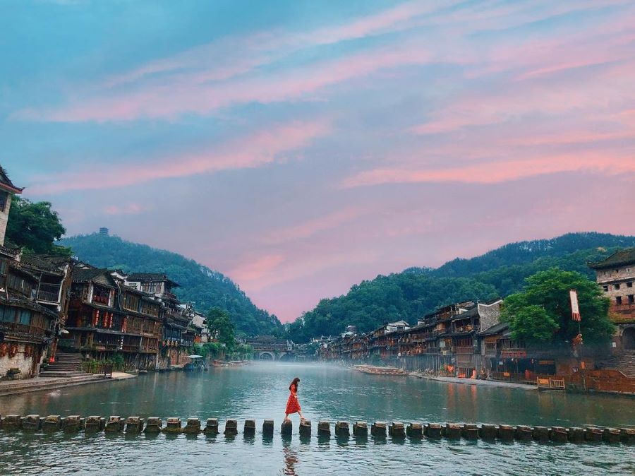 Du Lịch Trung Quốc: Khám Phá Phượng Hoàng Cổ Trấn 5N4D