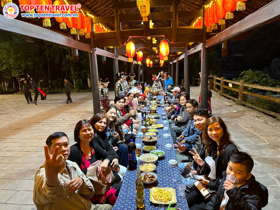 Du Lịch Trung Quốc: Khám Phá Phượng Hoàng Cổ Trấn 5N4D