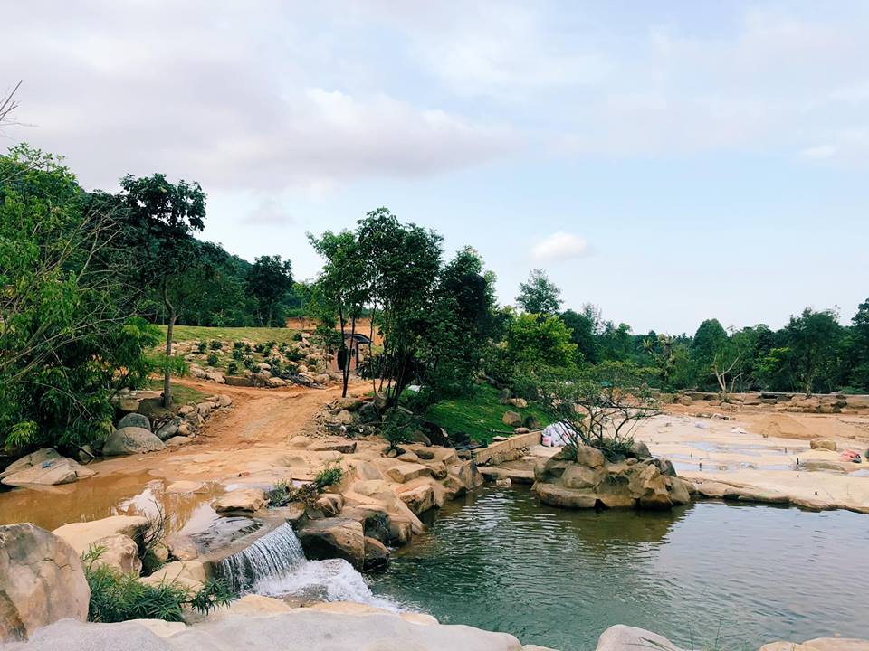 Ngôi làng người lùn khiến dân tình "hú vía" ngay tại cố đô Huế Ngôi làng người lùn khiến dân tình "hú vía" ngay tại cố đô Huế