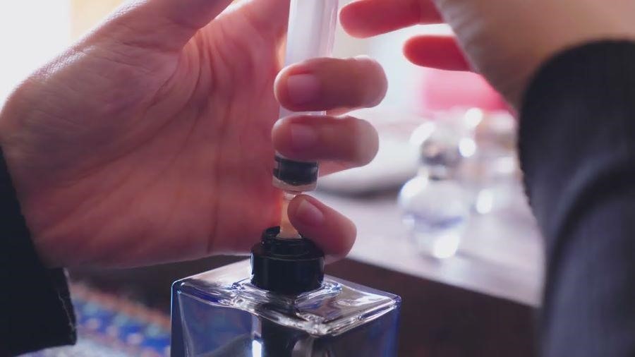 Nước hoa full size với dung tích lớn sẽ không được mang theo khi di chuyển bằng máy bay